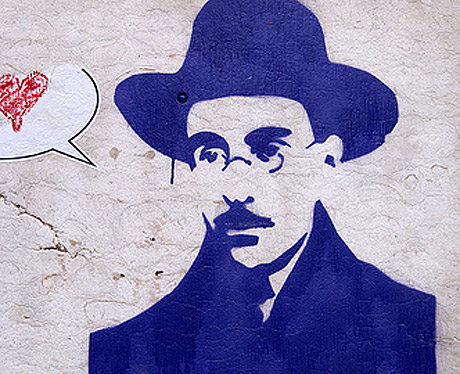 Un graffitti de Fernando Pessoa, el poeta más ligado a la ciudad.