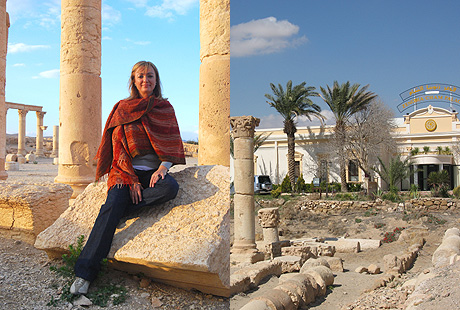 La escritora Cristina Morató y el que fuera el hotel Zenobia de Palmira.